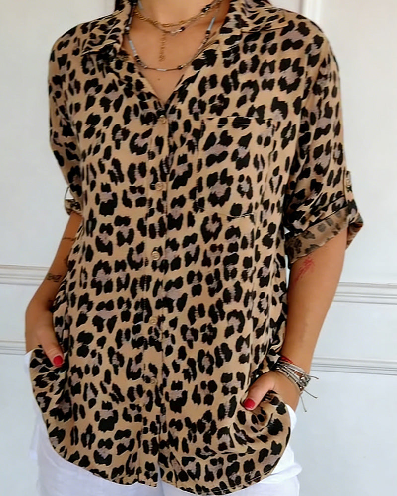 Moderigtige bluser med leopardmønster