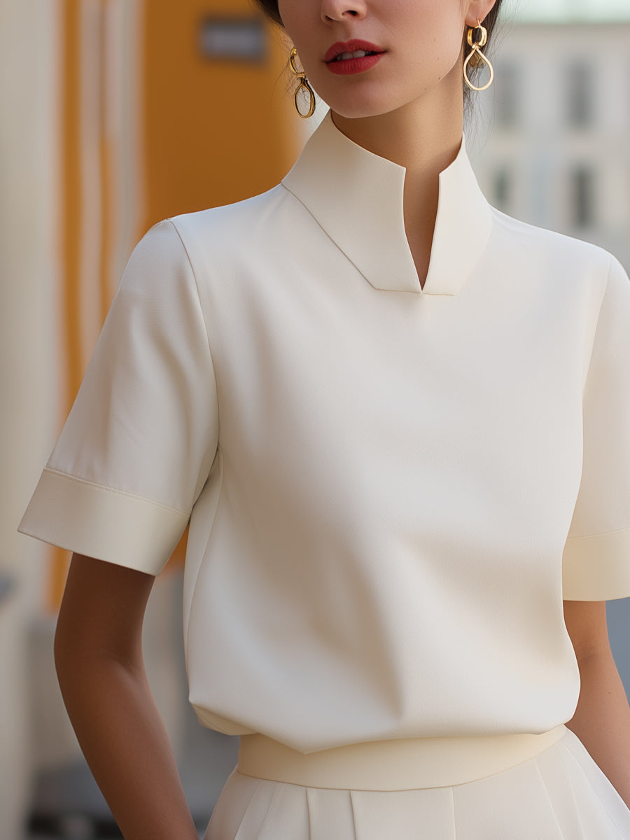 Minimalistisk struktureret bluse med opstående krave