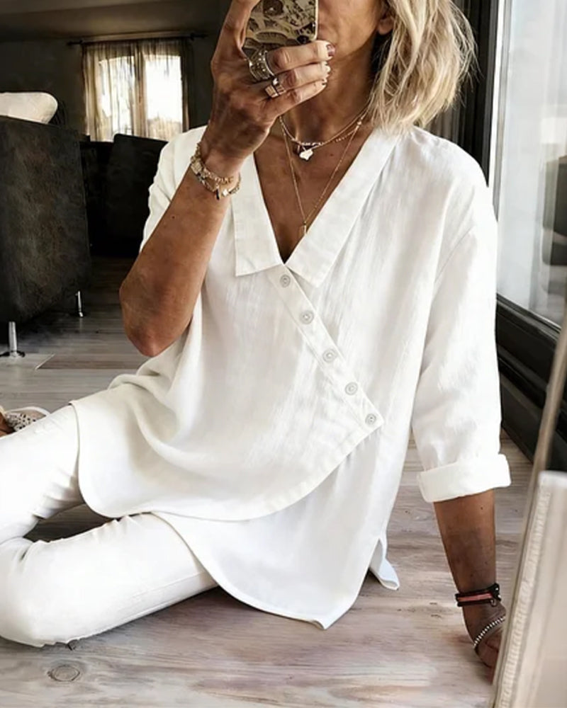 Asymmetrisk bluse med krave og diagonal knapning