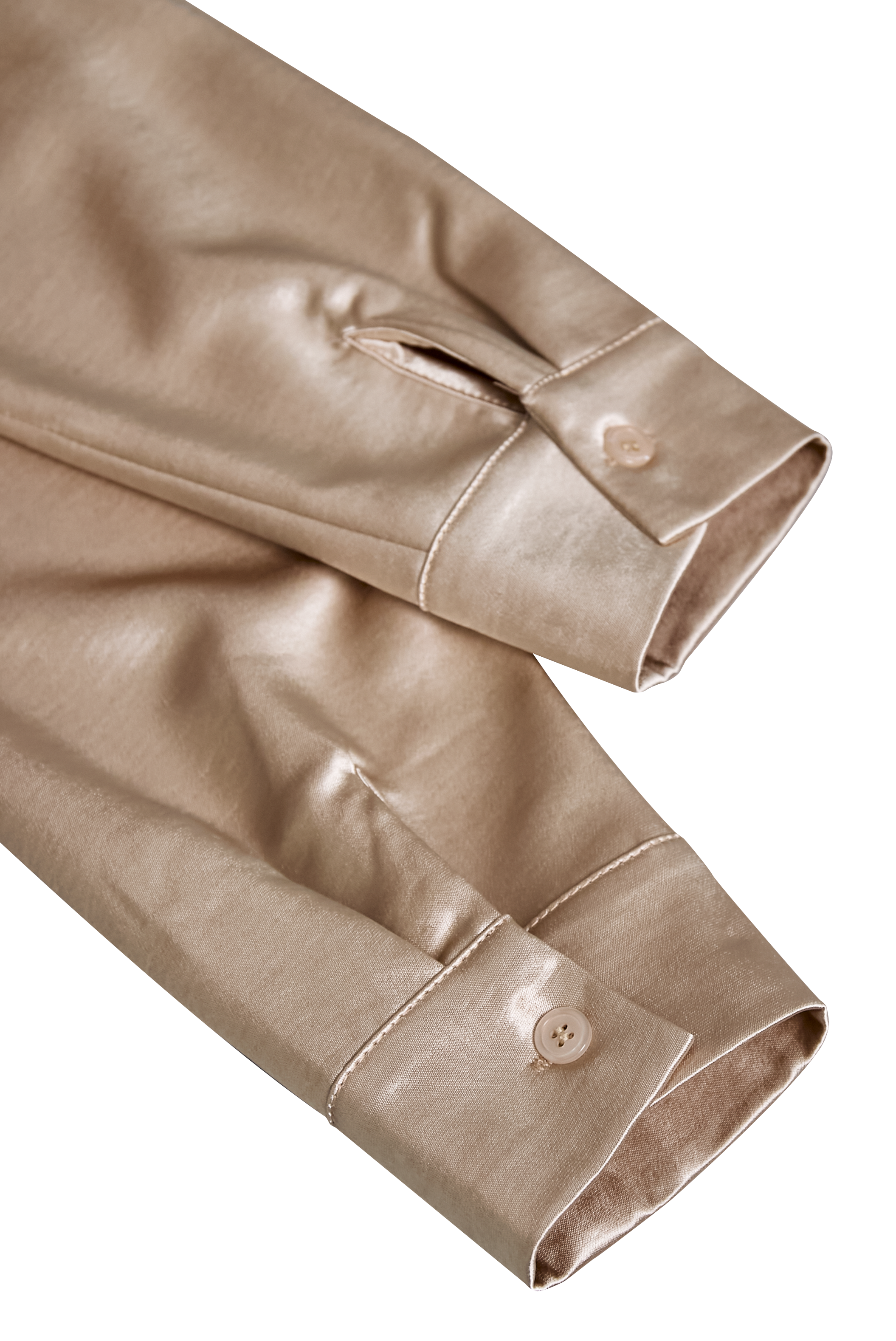Elegant hvid satinbluse med draperet halsudskæring