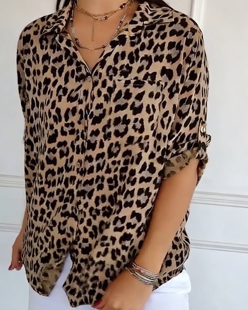 Moderigtige bluser med leopardmønster