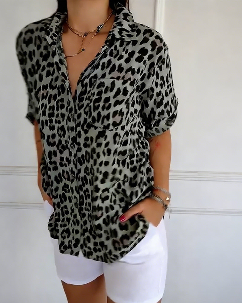 Moderigtige bluser med leopardmønster